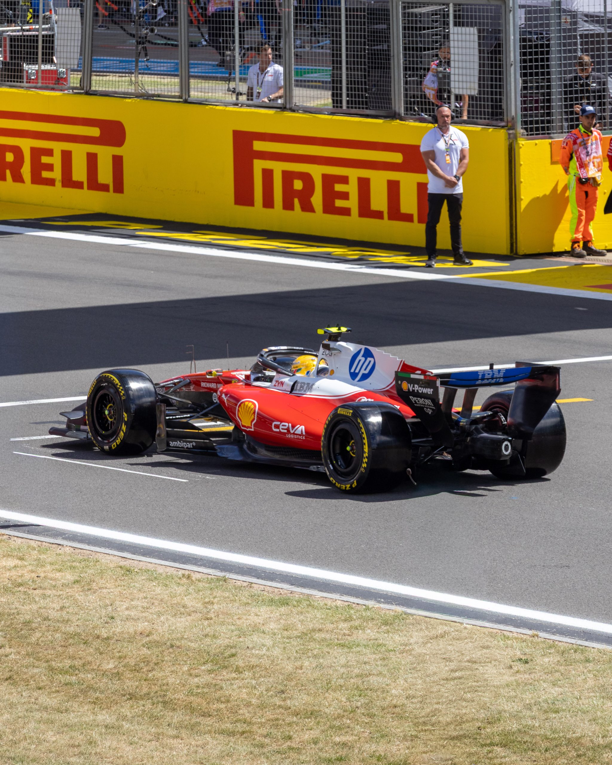 Formula 1 cars racing at Silverstone, shot by a British Grand Prix photographer_IMG_1895